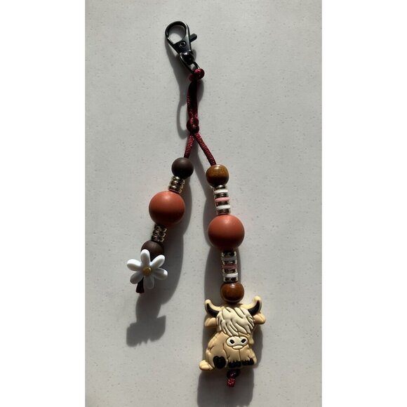 Highland Cow/Daisy Pink-White-Brown-Gold-Maroon Keychain Bag Water bottle Charm - Picture 3 of 5